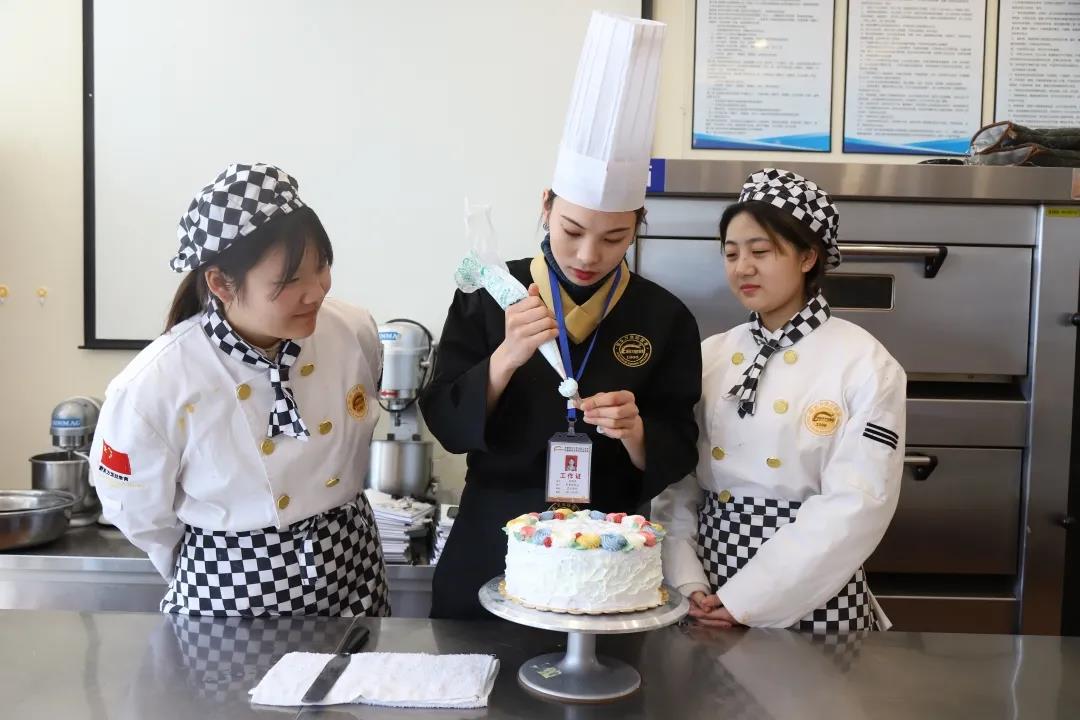 职业教育一样大有可为,来安徽新东方学高薪技术,创造美好未来!