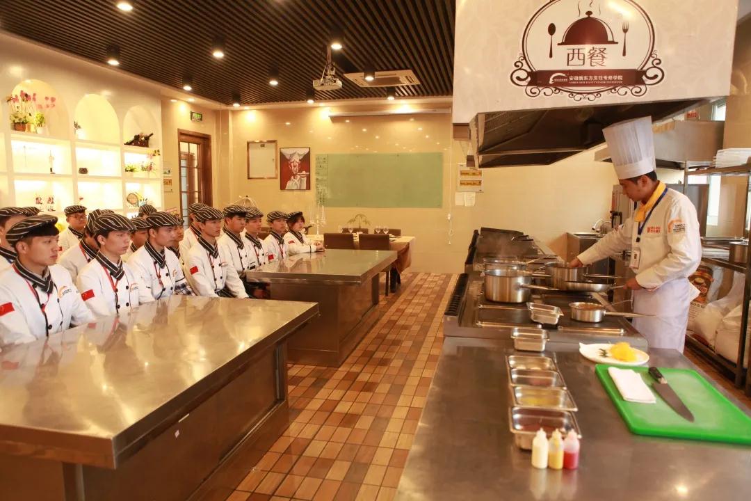为什么烹饪学校的学费差异这么大?