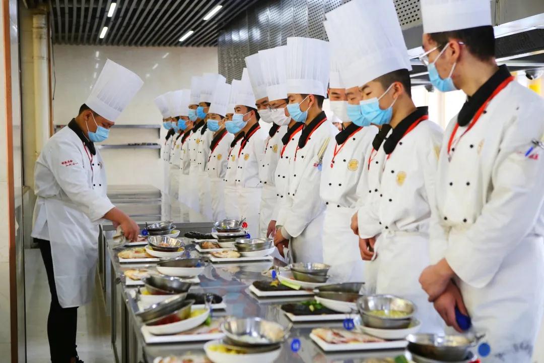 为什么烹饪学校的学费差异这么大?
