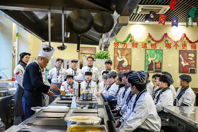 2021年学高薪技术去哪里?来安徽新东方烹饪高级技工学校!