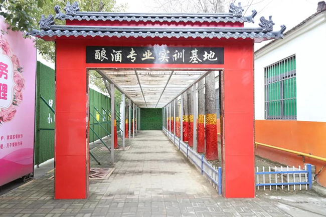 大事!安徽新东方酿酒专业首批原浆白酒诞生啦!