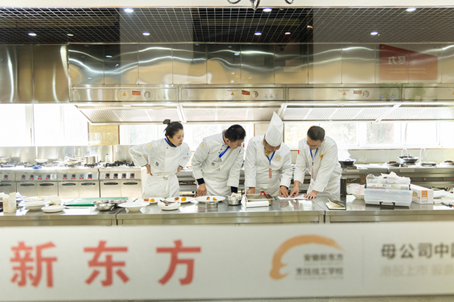 看中外厨艺比拼,赏世界美食盛宴,新东方战队老师全力备战