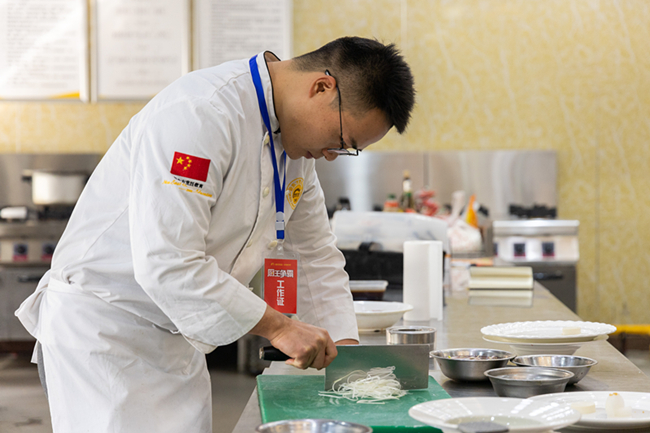 看中外厨艺比拼,赏世界美食盛宴,新东方战队老师全力备战