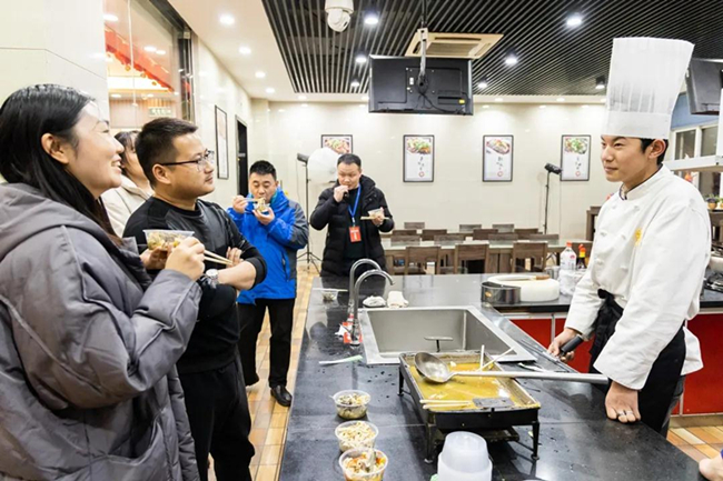 实力绽放,央视主持人点赞新东方学子