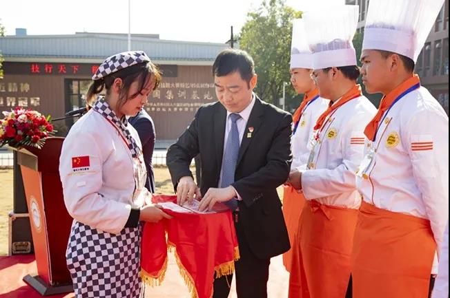 爱心圆梦,励志助学|安徽新东方&浙江隆聚集团校企主厨班助学金发放仪式圆满举行!