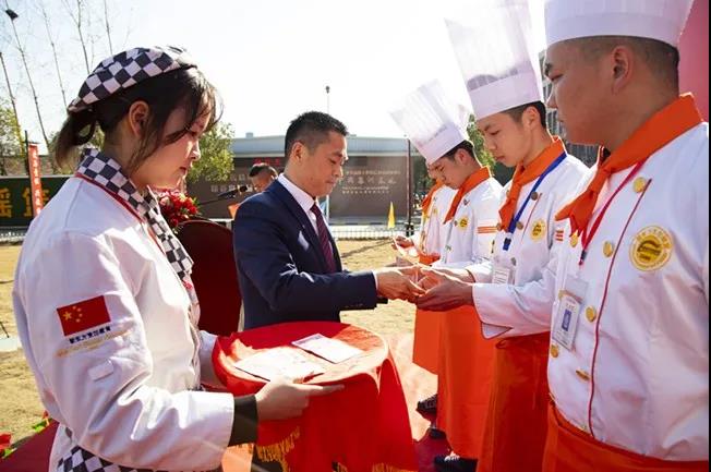 爱心圆梦,励志助学|安徽新东方&浙江隆聚集团校企主厨班助学金发放仪式圆满举行!
