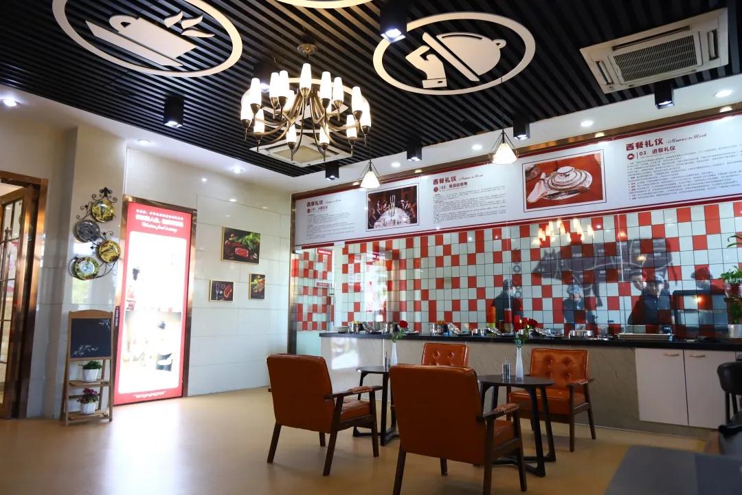西餐主厨走进安徽新东方,为我校学子授课