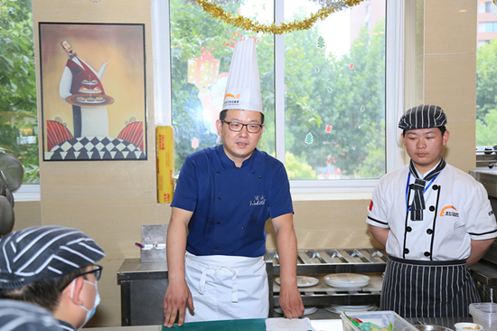 合肥栖巢集团总厨来我校为西餐学子授课