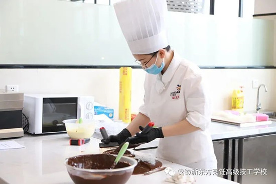 初中毕业后学技术优势明显!来安徽新东方学实用技能!