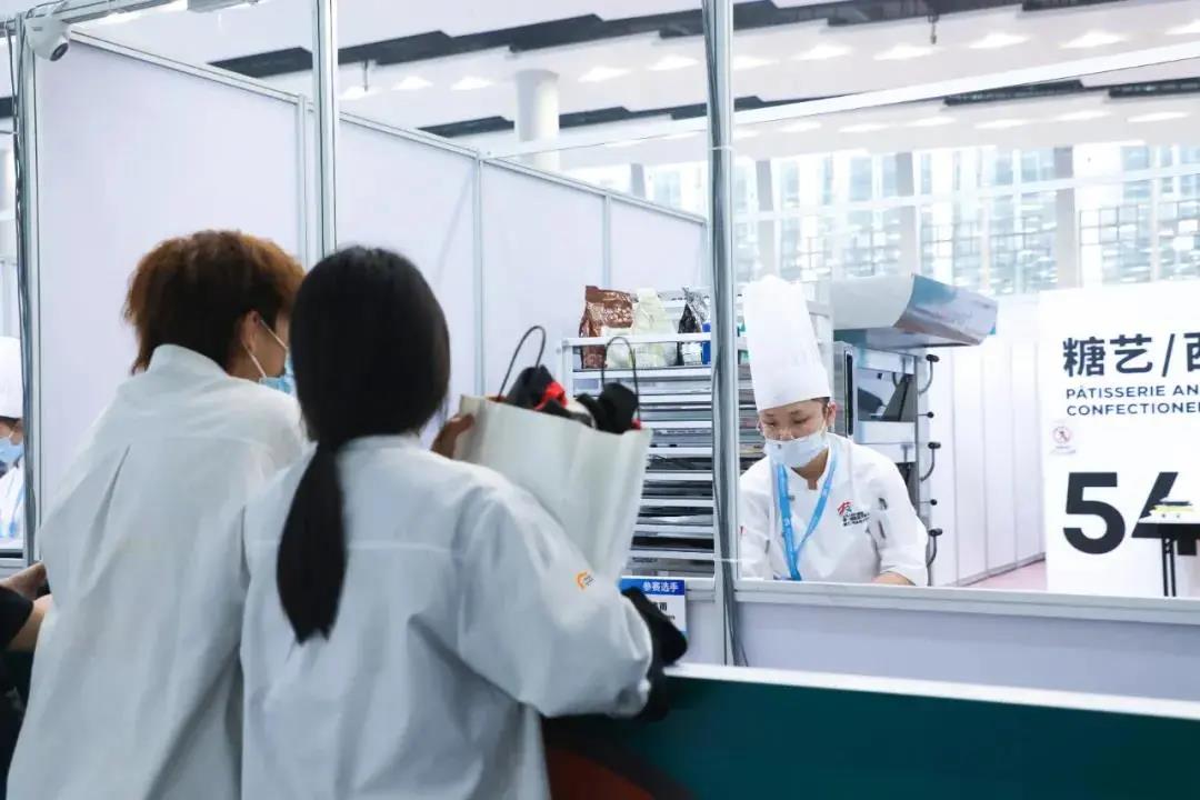喜讯|我校学子在全国乡村振兴职业技能大赛西式面点师项目学生组中获得三等奖!