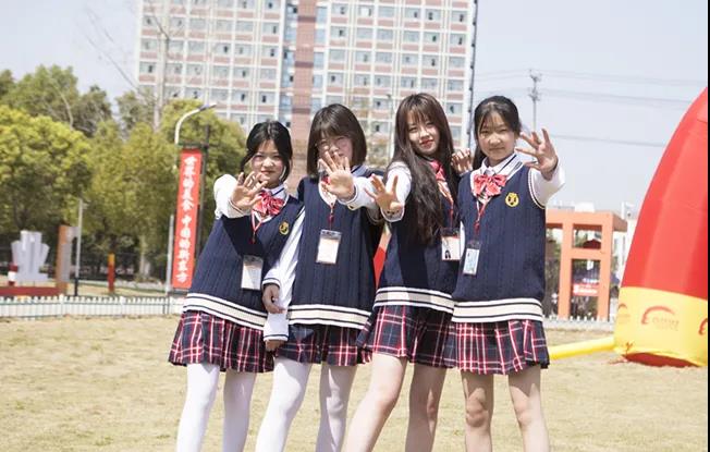 幼儿教育与西点专业两个专业,哪个专业更适合女生学习?