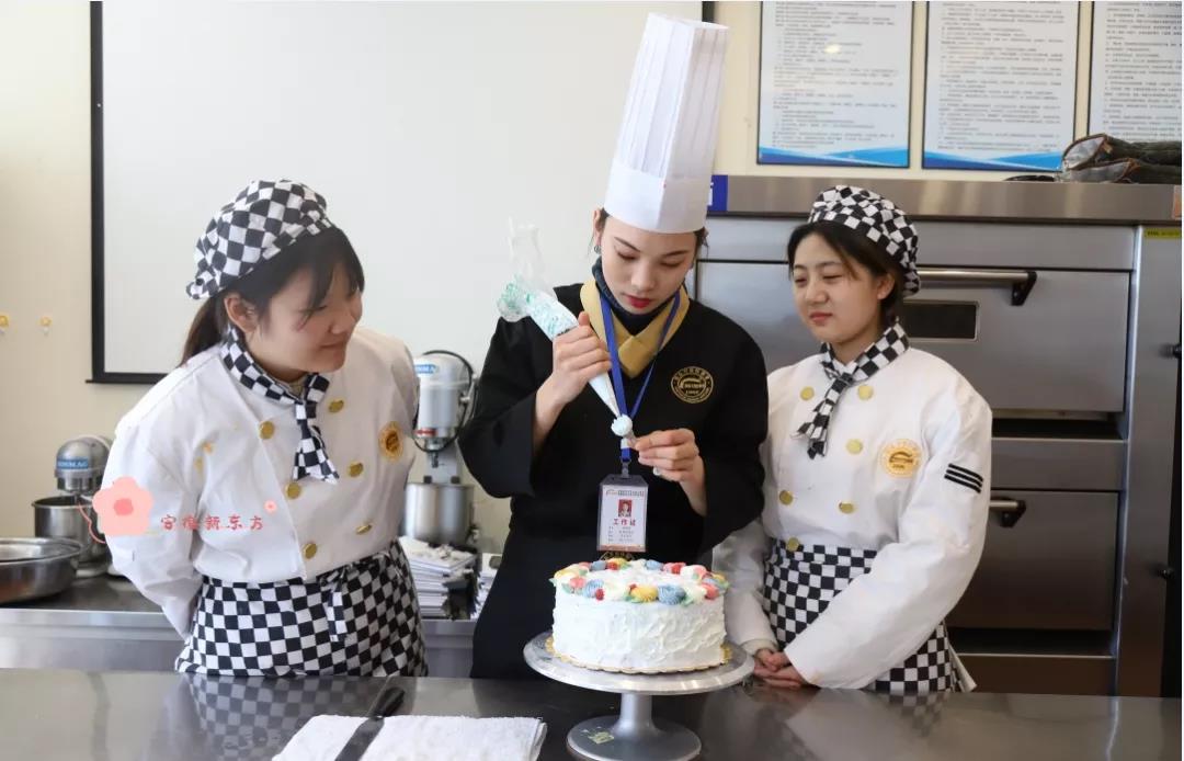 女生学西点就业前景怎么样?选什么西点学校好?