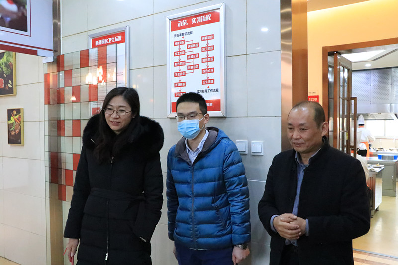 “两后生”就业情况调研组走进安徽新东方参观