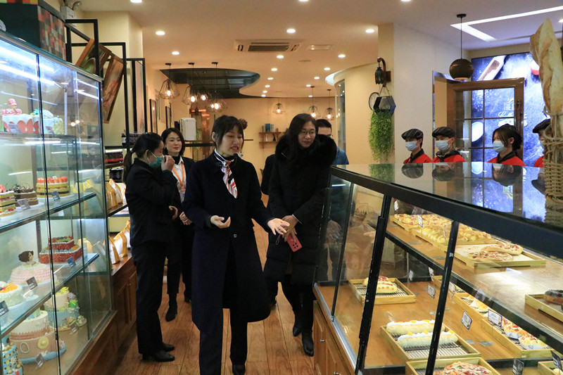 “两后生”就业情况调研组走进安徽新东方参观