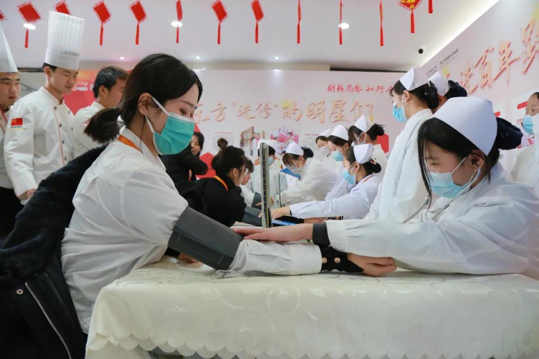 拉满校内幸福感,爱心义诊暖人心