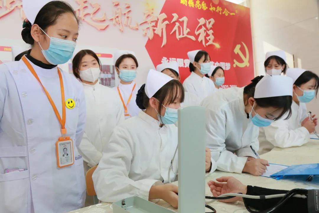 拉满校内幸福感,爱心义诊暖人心