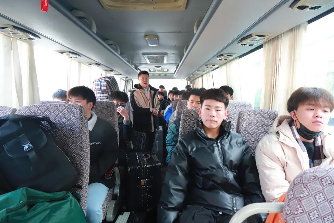 挥别校园,梦想起航——金典19-06班毕业欢送会