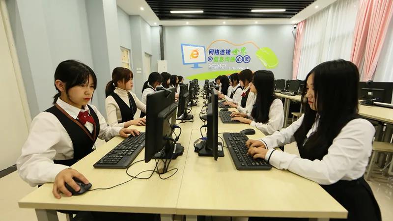 女生初中毕业学什么专业好?学习这几个专业