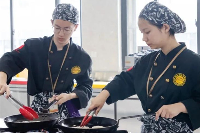 学西餐怎么选学校?来安徽新东方烹饪学校学西餐