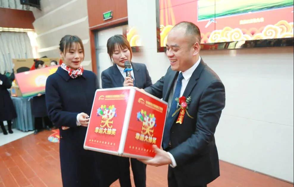 “虎虎生威·展我芳华”安徽新东方2022年新春年会欢乐落幕!