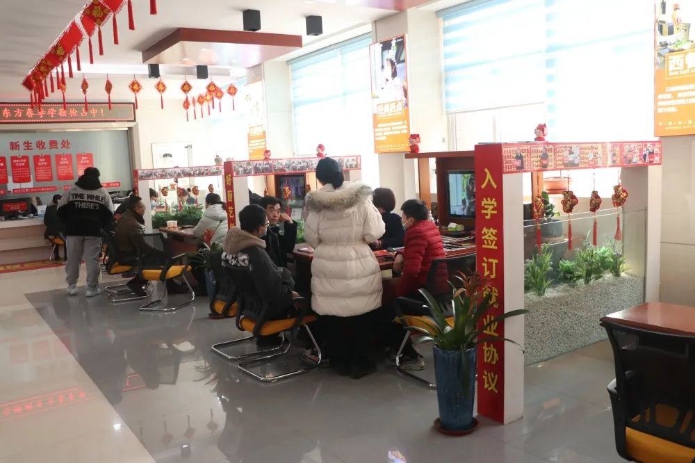 【开学报道日】安徽新东方春季班招生中,一起来看看报名现场