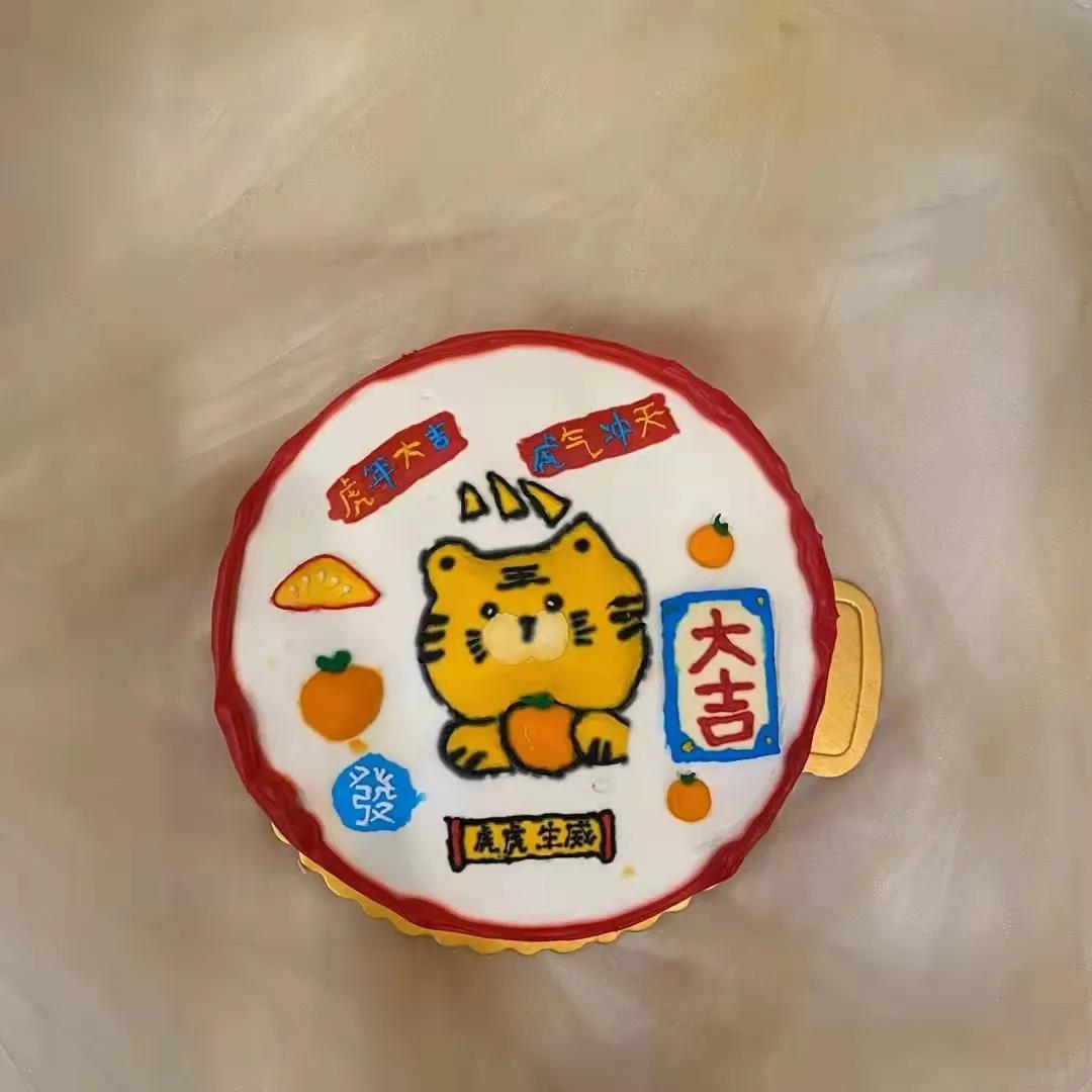 开学第—天,同学们都在做什么?跟着小新一起去“探班”吧!
