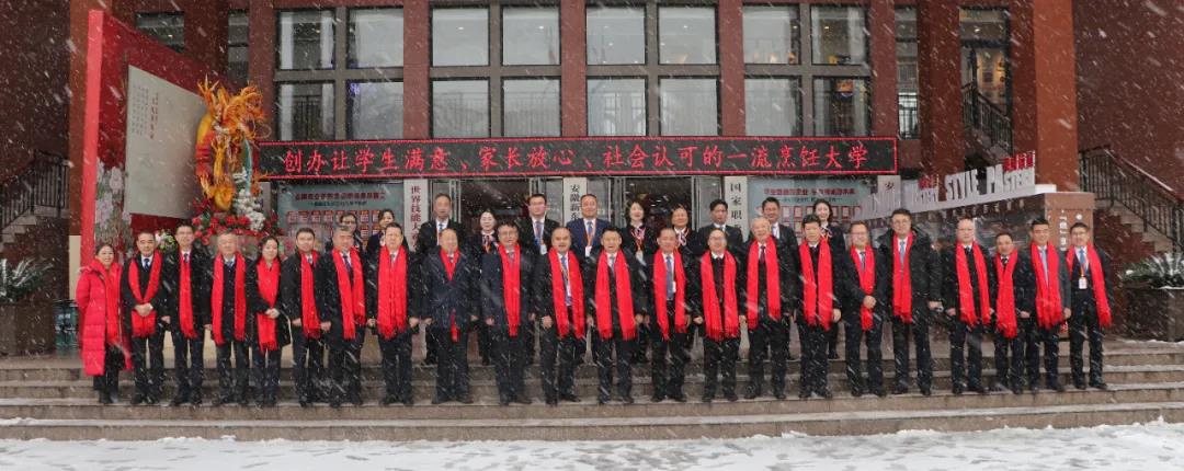 新年送祝福,慰问暖人心|吴伟董事长一行来校慰在一线辛勤耕耘的教职工们
