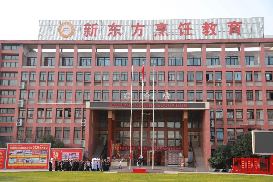 升国旗,奏国歌,行注目礼!
