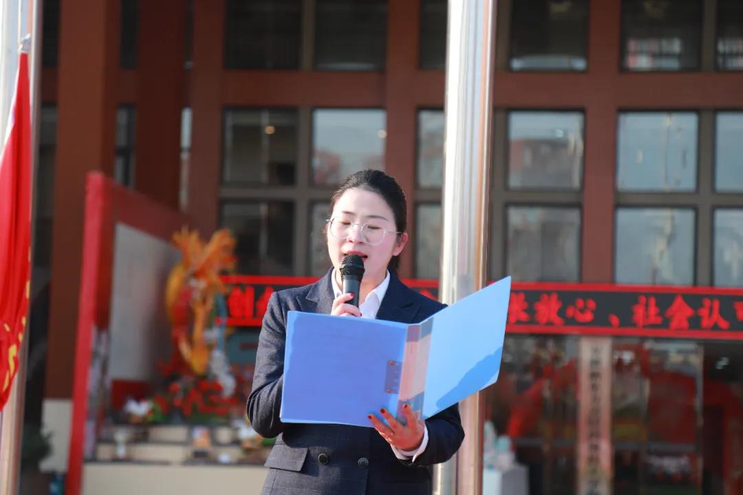 升国旗,奏国歌,行注目礼!