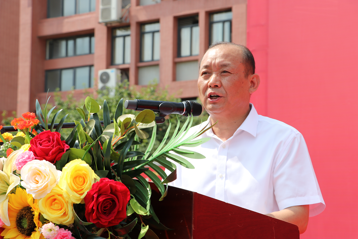 【与行业大师同行,共赢未来】新东方烹饪教育研发基地揭牌暨老师名厨受聘仪式今日圆满举行!