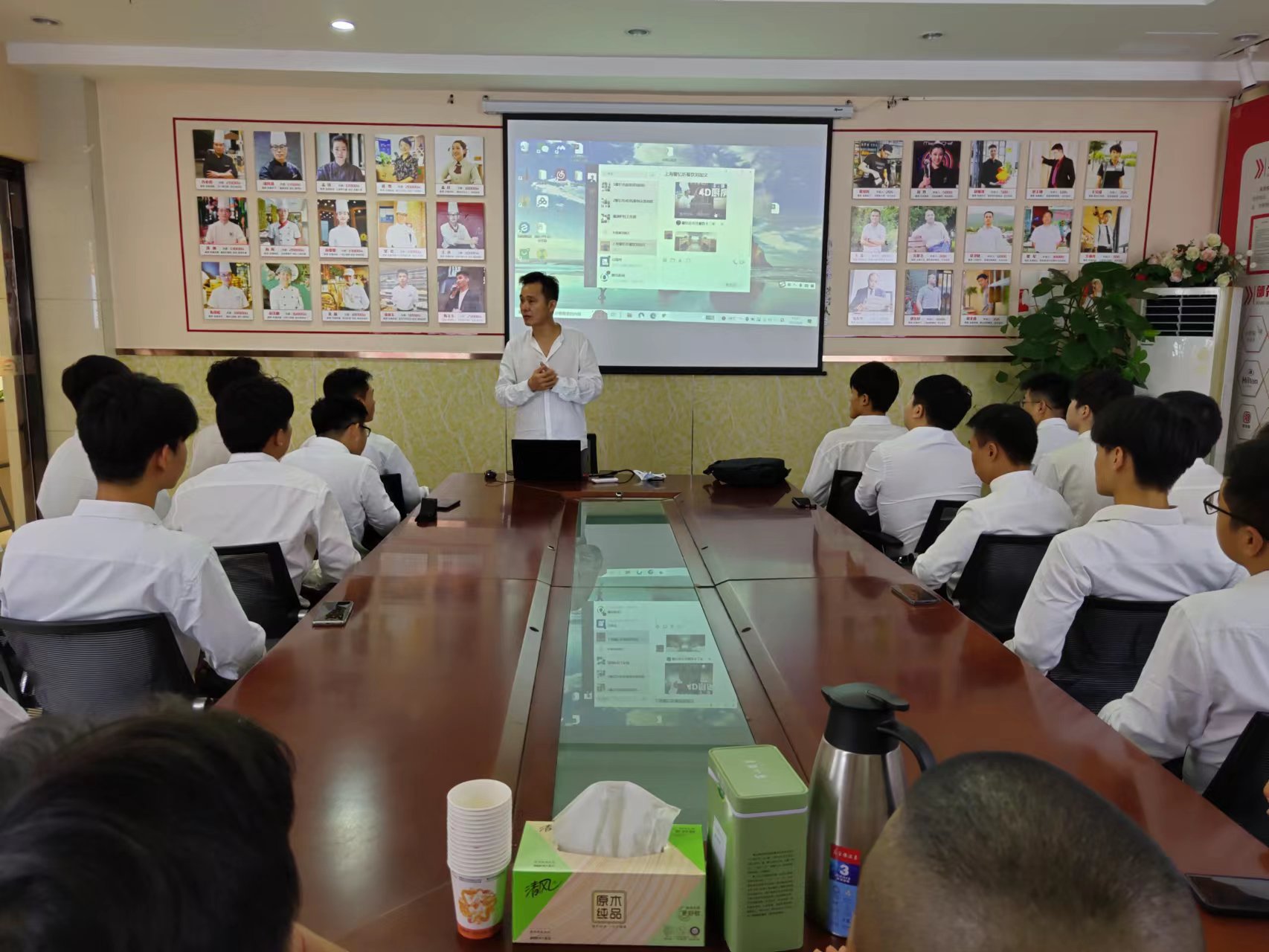 馨忆坊大酒店来我校举行专场招聘会