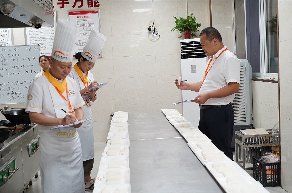 刀工考核PK赛,每一次历练都是成长~