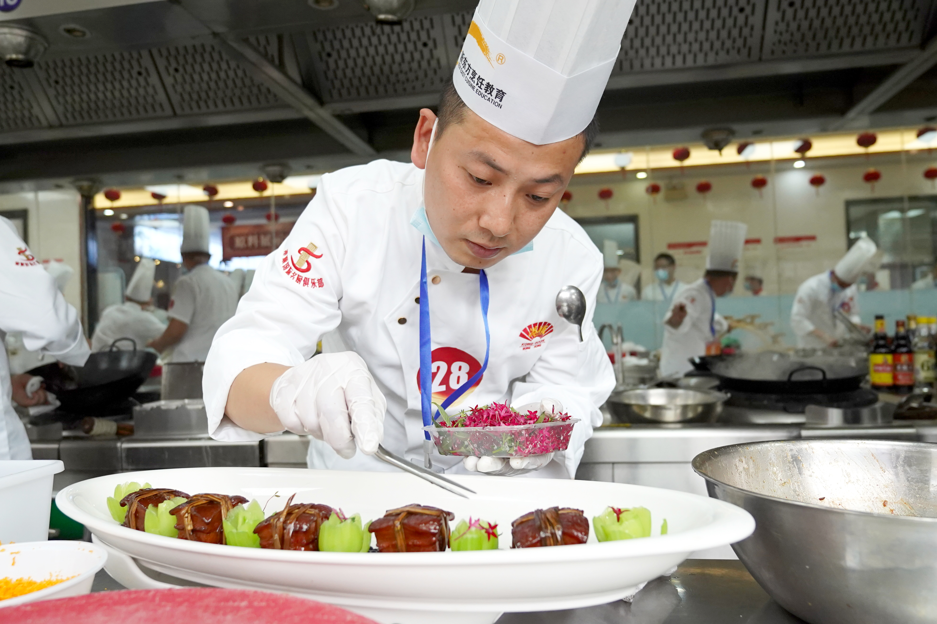 合肥市2022年餐饮烹饪技能竞赛在安徽新东方顺利举办!