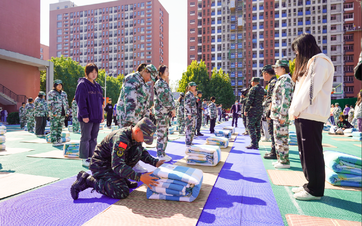军训进行时 | 举一席之地 展内务风采