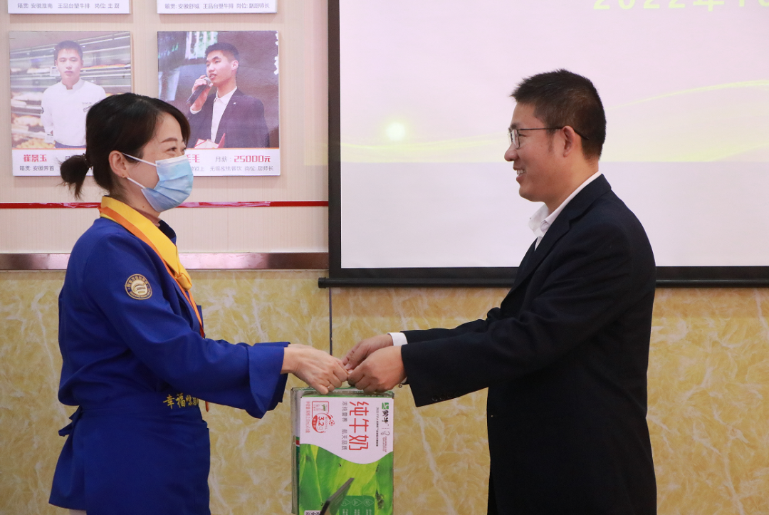学校送温暖,真情感人心 | 校领导亲切看望慰问教职工家属