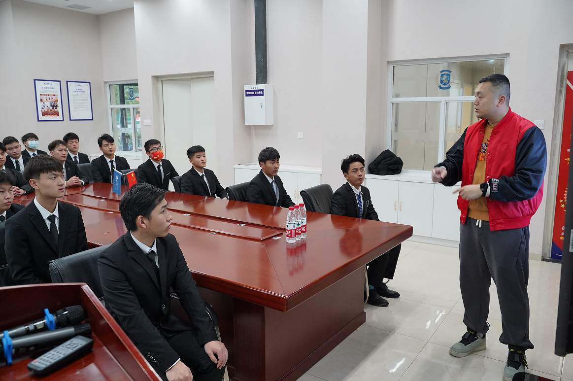【职为你来】热烈欢迎本素餐饮来我校宣讲招聘！